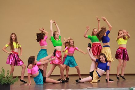 Uczestnicy pokazów tanecznych